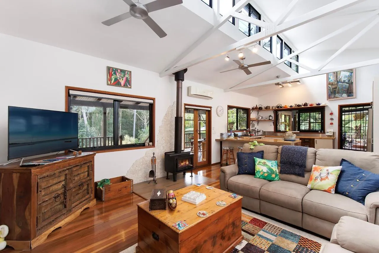 Eclectic Oasis In Doonan, Sunshine Coast Villa 0*, Doonan