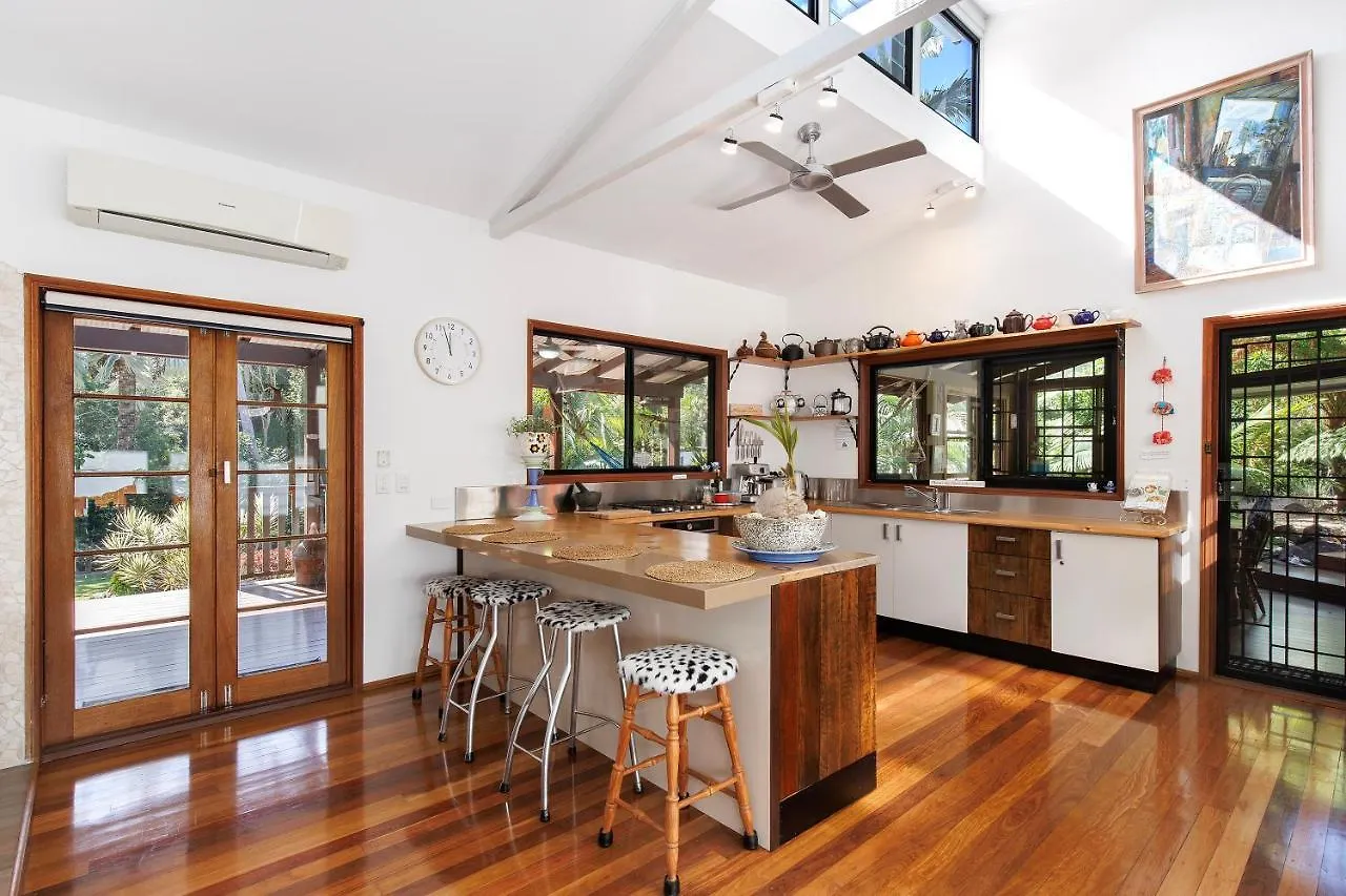 Eclectic Oasis In Doonan, Sunshine Coast Villa 0*, Doonan Australia